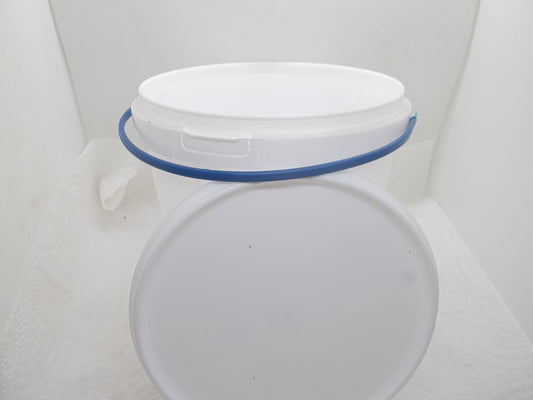 1 litre plastic tub c/w lid